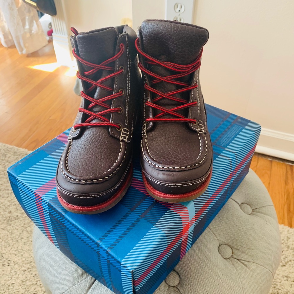 Tommy Hilfiger Brown Boots!! Size 4 youth.